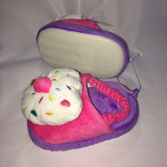 Brand new Toddler/Youth Girl Cupcake slippers - Picture 1 of 3